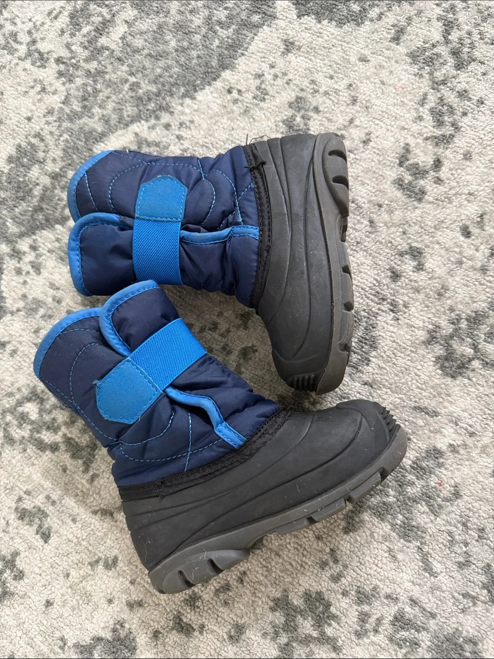 Kamik snowbug 5 Toddler snowboot  size 9 navy and blue